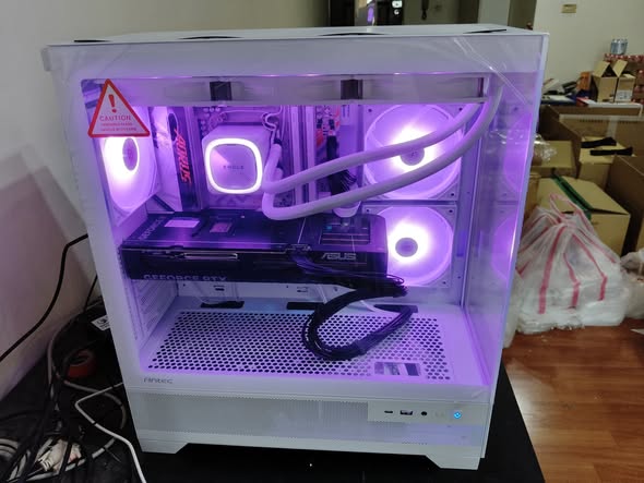 Antec CX700 ARGB 白色全景機殼紫色 RGB 實機照